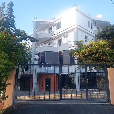 Hotel Moris Kryemëdhenji Exterior foto