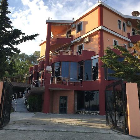 Hotel Moris Kryemëdhenji Exterior foto