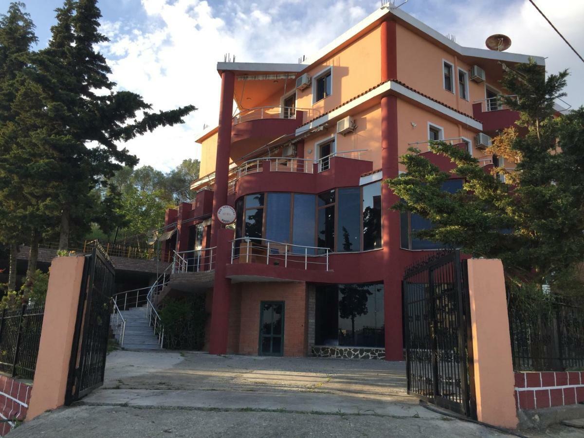 Hotel Moris Kryemëdhenji Exterior foto