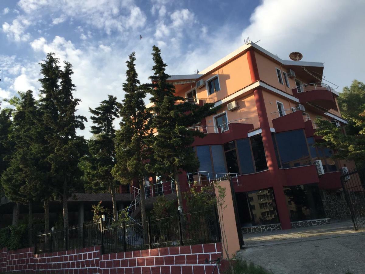Hotel Moris Kryemëdhenji Exterior foto