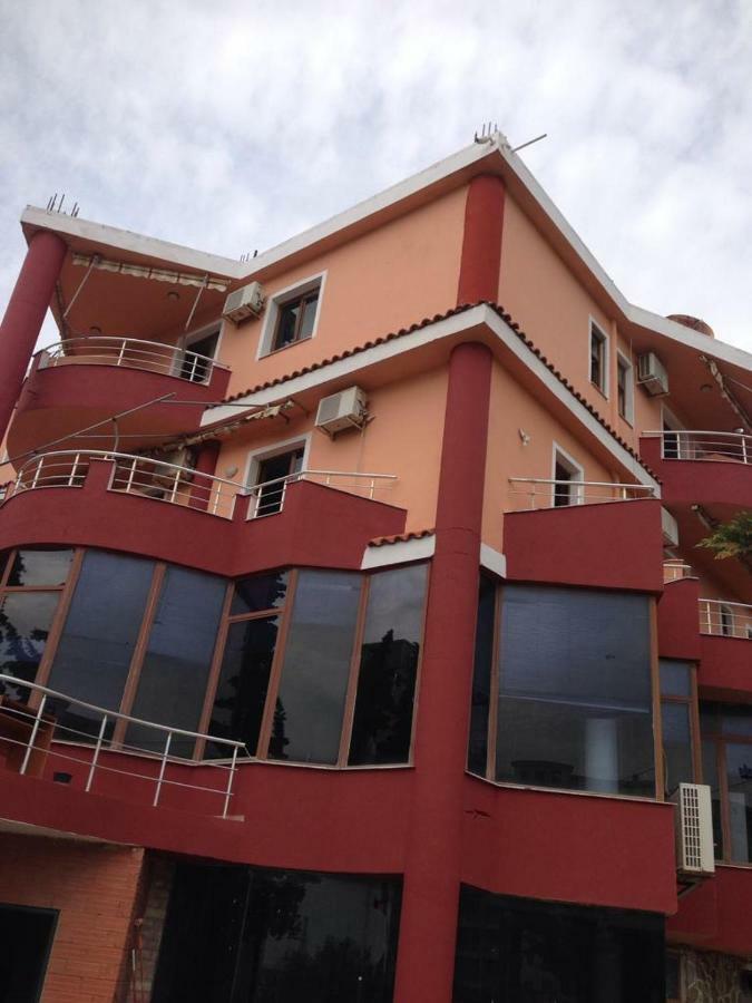 Hotel Moris Kryemëdhenji Exterior foto