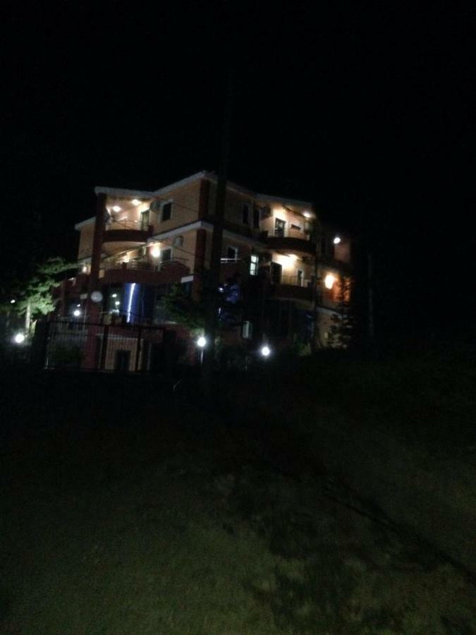 Hotel Moris Kryemëdhenji Exterior foto