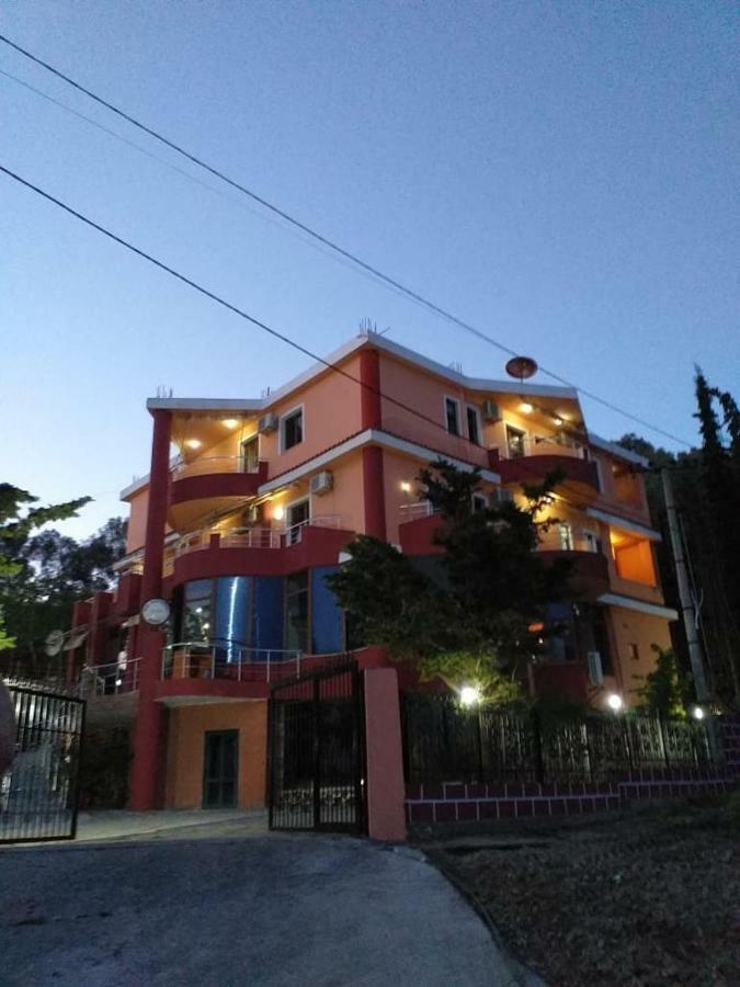 Hotel Moris Kryemëdhenji Exterior foto